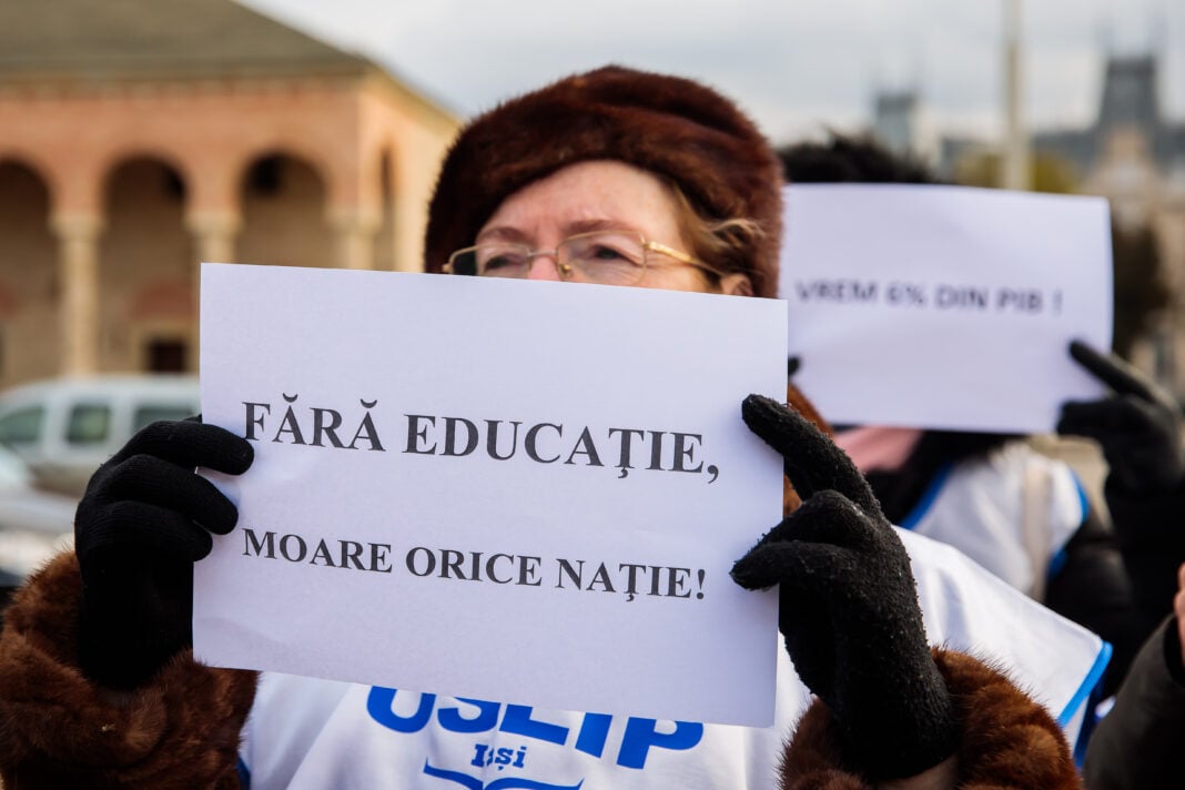 Profesorii protestează la București împotriva măsurilor de austeritate din educație