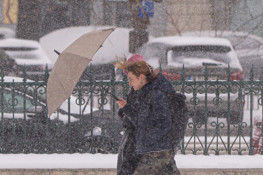 Prognoză meteo, marți 10 februarie. Vreme rece, cu ninsori, polei și vânt puternic în mai multe regiuni ale țării