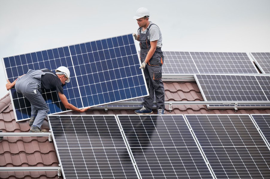 Programul Rabla și Casa Verde Fotovoltaice ar putea fi suspendate. Ce modificări sunt pregătite de Guvern SURSE