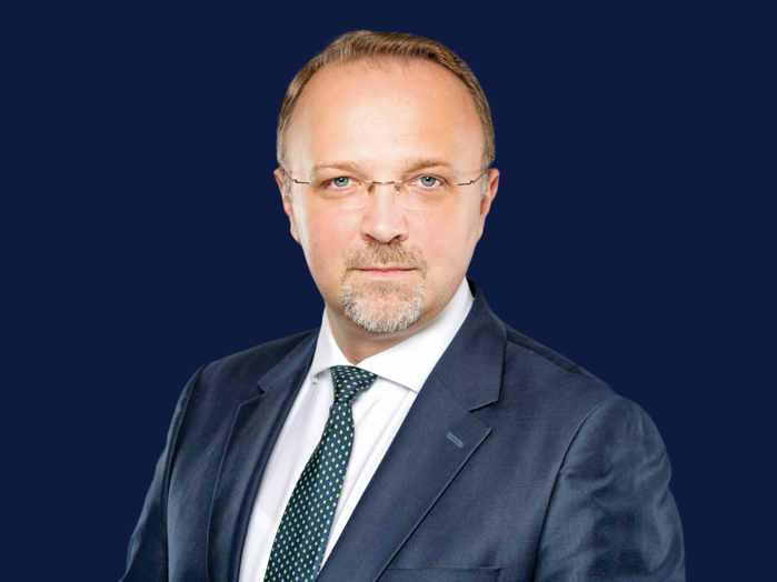 Propunere: Fondurile de pensii să poată investi în companii din industria de apărare listate la bursă, pe fondul nevoii de diversificare a pieţei. Cum argumentează Asociaţia Administratorilor de Fonduri (AAF) şi ce spune preşedintele Horia Gustă