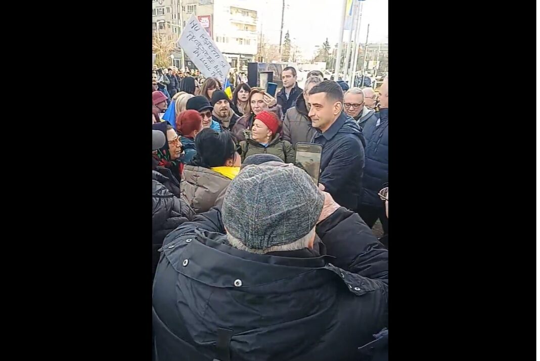 Protest-fiasco al AUR în toată țara: La Constanța, Teodosie s-a lepădat de evenimentul organizat de Simion la Arhiepiscopie / Câteva zeci de manifestanți în localitățile din țară / Deloc viral în social media