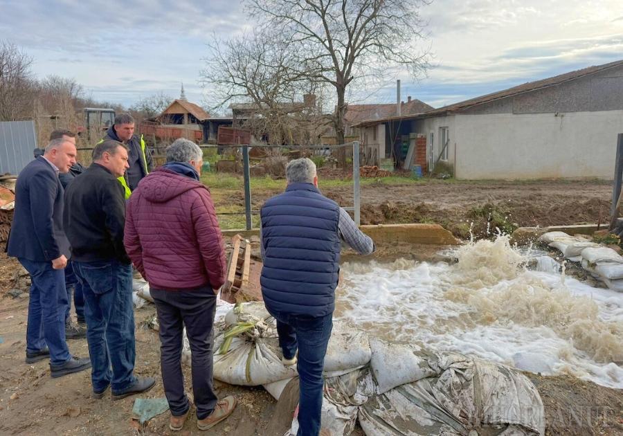 Puțul de gaz din Bihor a fost închis, după aproape trei luni / O firmă a vrut să sape o fântână și a lovit o pungă de gaze / Lucrările au costat în final peste 150 de mii de euro