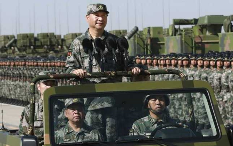 Rachete pline cu apă și silozuri defecte. Xi Jinping face curățenie în armată în timp ce pregătește trupele pentru Taiwan