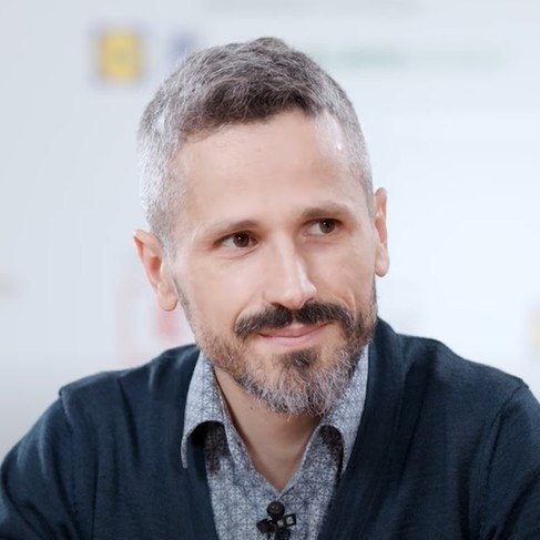 Răzvan Atim, unul dintre primii angajaţi ai UiPath, pariază pe TenderingOS, o platformă AI pentru licitaţii publice dezvoltată de românii de la Neo Vision Group