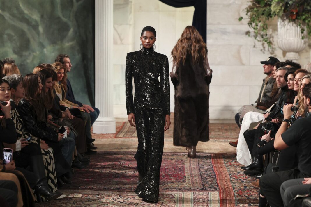 Revine Ralph Lauren la luxul clasic american? Colecția toamnă-iarnă  2026 a fost prezentată la New York Fashion Week