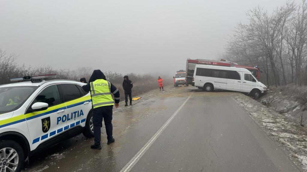 RFI: Chișinău: Peste 2000 de apleluri la 112, zeci de oameni la Urgență, accidente rutiere și școli închise din cauza poleiului