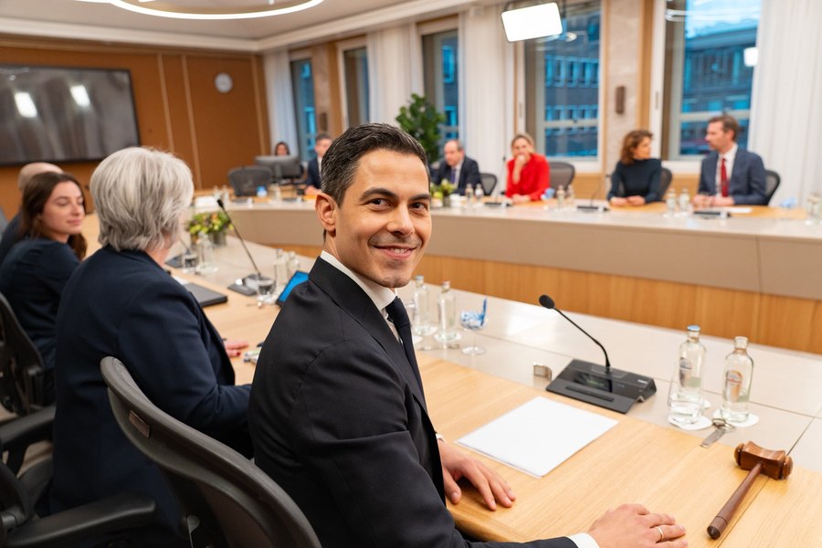 Rob Jetten, cel mai tânăr premier din istoria Olandei, a preluat conducerea guvernului. Liderul partidului D66 a format un guvern minoritar