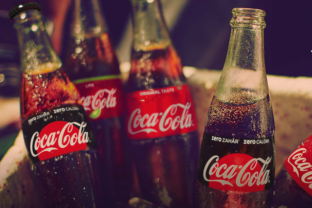 Românii se lămuresc cât de nocive sunt băuturile carbogazoase dulci. Volumele îmbuteliatorului Coca-Cola în România s-au întors la nivelul din 2016 după trei ani consecutivi de scăderi. Coca-Cola HBC este cel mai mare jucător de pe piaţa băuturilor răcoritoare, având peste 50% din piaţă în volum.