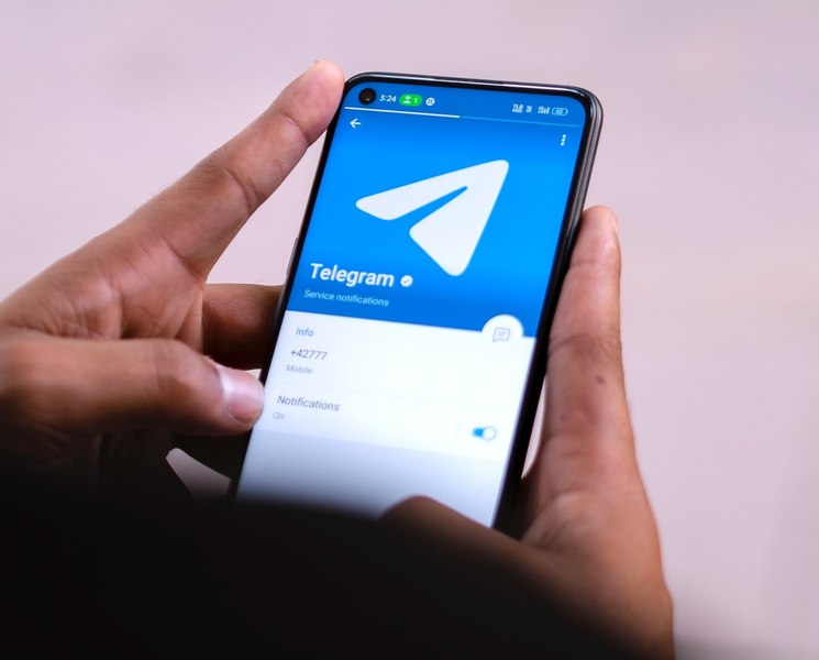 Rusia restricționează Telegram. Kremlinul face tot posibilul să înlocuiască serviciile digitale occidentale