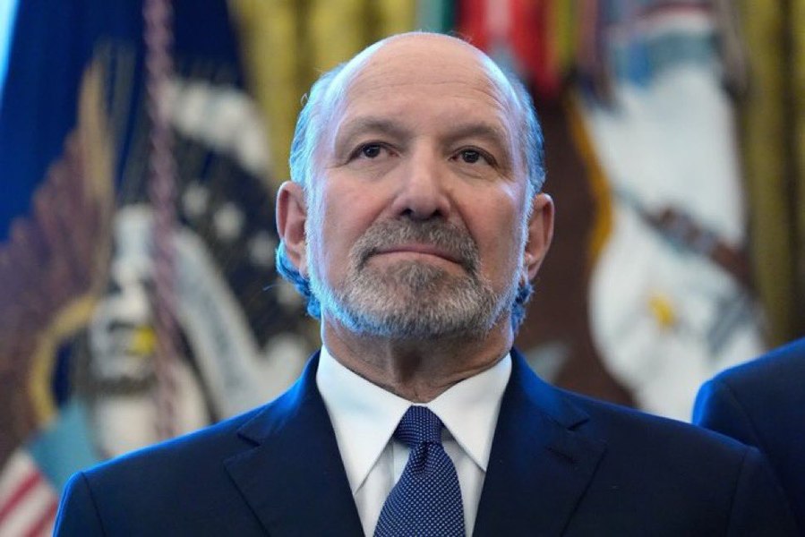 Secretarul Comerțului din SUA, sub „interogatoriu” dur în Congres cu privire la legăturile cu Epstein. Trump îl susține