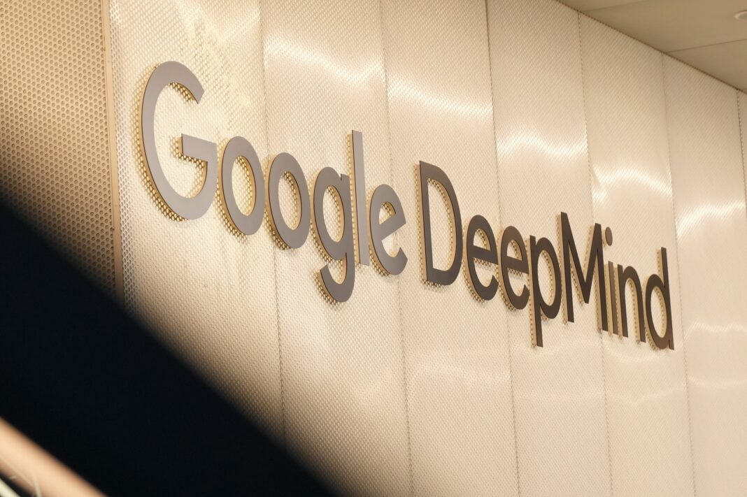 Şeful Google DeepMind estimează că AI va atinge capacitatea umană de raționament în 5-8 ani