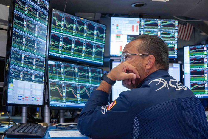 Semne de întrebare pe Wall Street: Ce probleme ascunde fondul de investiţii Blue Owl, care a oprit retragerile investitorilor, eveniment care a declanşat o scăderile în lanţ a tuturor fondurilor de private equity