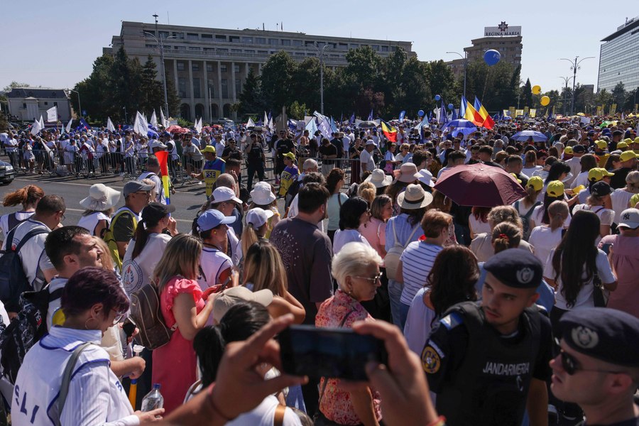 Sindicatele din învățământ protestează miercuri la Cotroceni. Numele vehiculat pentru funcția de ministrul al Educației