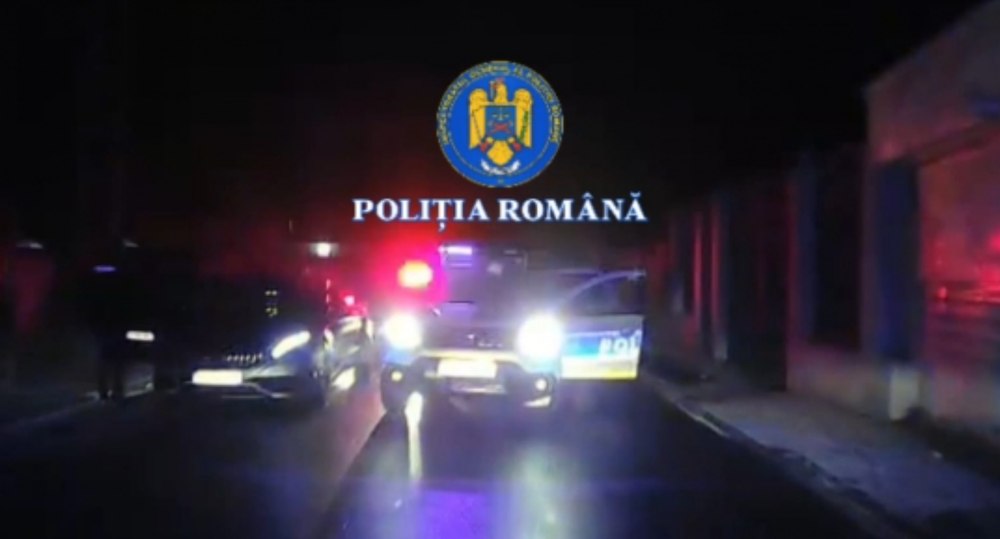 Șofer băut și fără permis, urmărit ca în filme printr-o comună din Vâlcea. După ce a lovit autospeciala poliției, a fugit