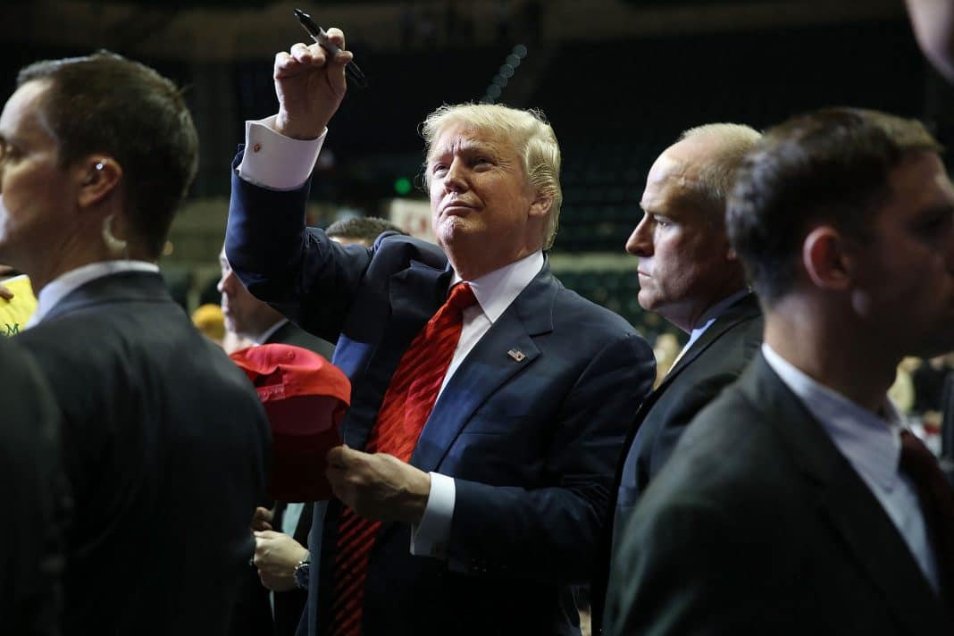 Sondaj: Cum îl văd americanii pe Trump. Peste 50% îl percep „corupt”, „rasist” și „crud”