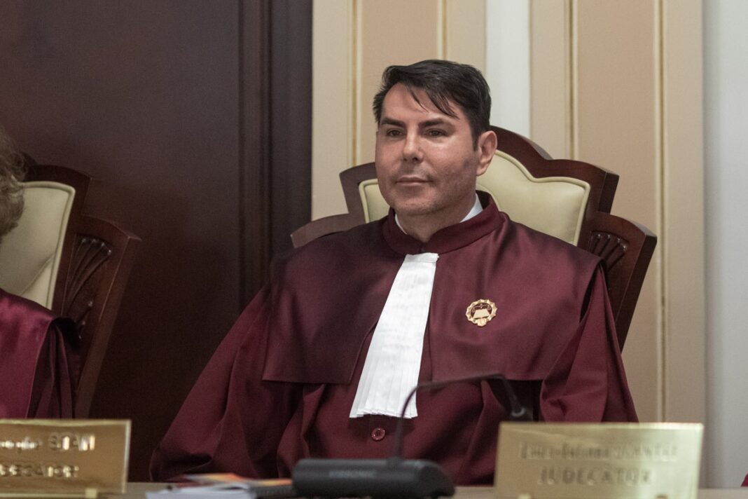 SURSE Curtea Constituțională va fi nevoită miercuri să amâne din nou decizia pe pensiile magistraților / Judecătorul Gheorghe Stan zis Geani a intrat în concediu paternal