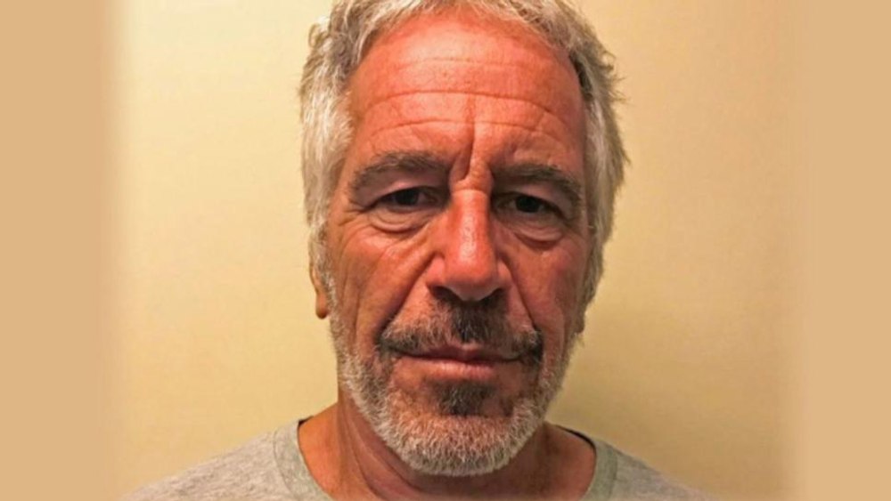 Suspiciuni în cazul morții lui Jeffrey Epstein: „Este necesară o anchetă suplimentară”, spune medicul care a asistat la autopsie