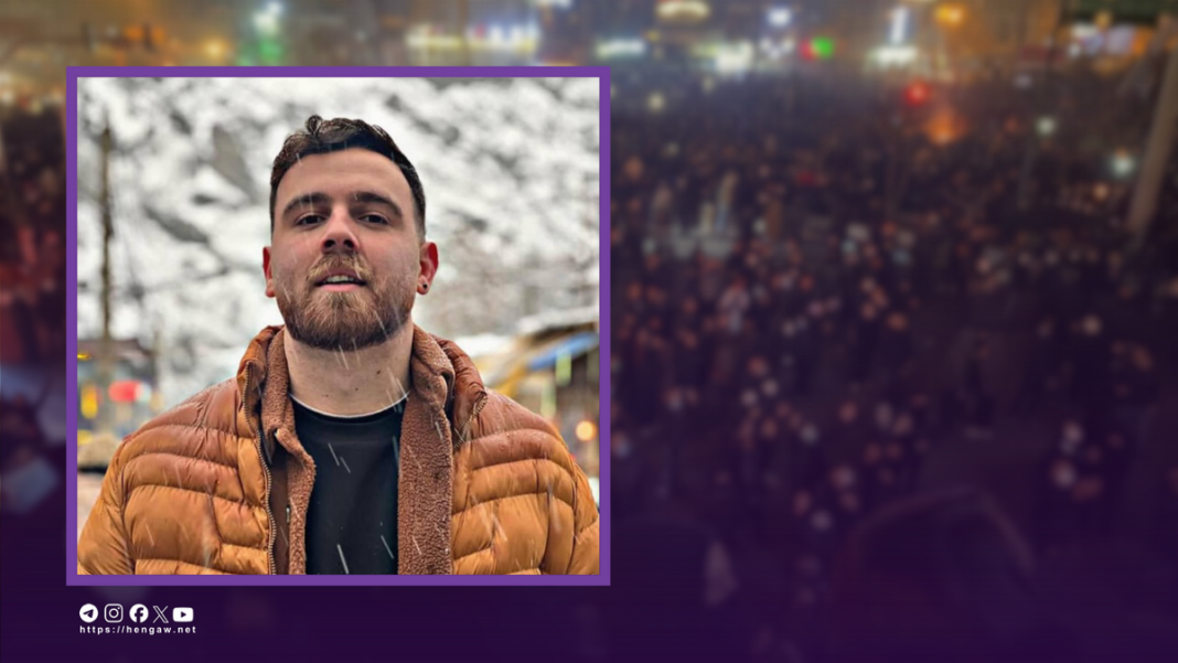 Tânărul a cărui imagine a devenit simbol al protestelor antiguvernamentale din Iran este în viață și a fost elberat pe cauțiune din închisoare