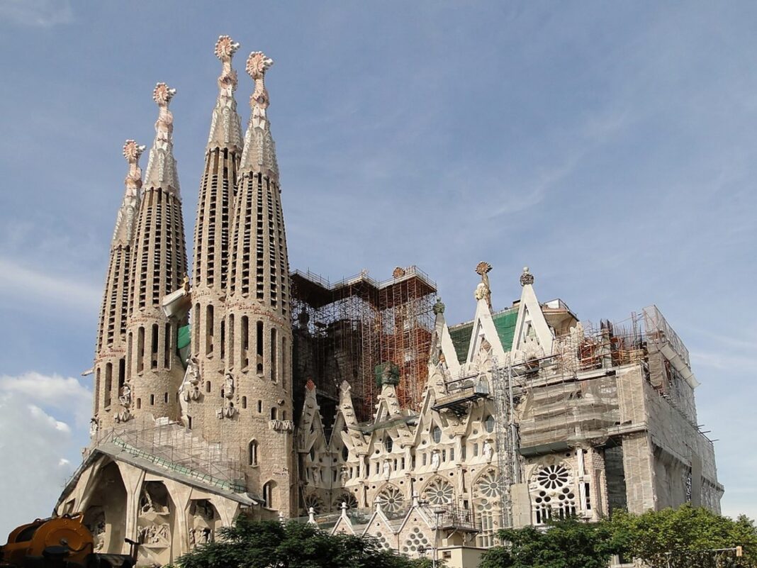 Taxa turistică din Barcelona se dublează: până la 15 euro pe noapte pentru oaspeții hotelurilor