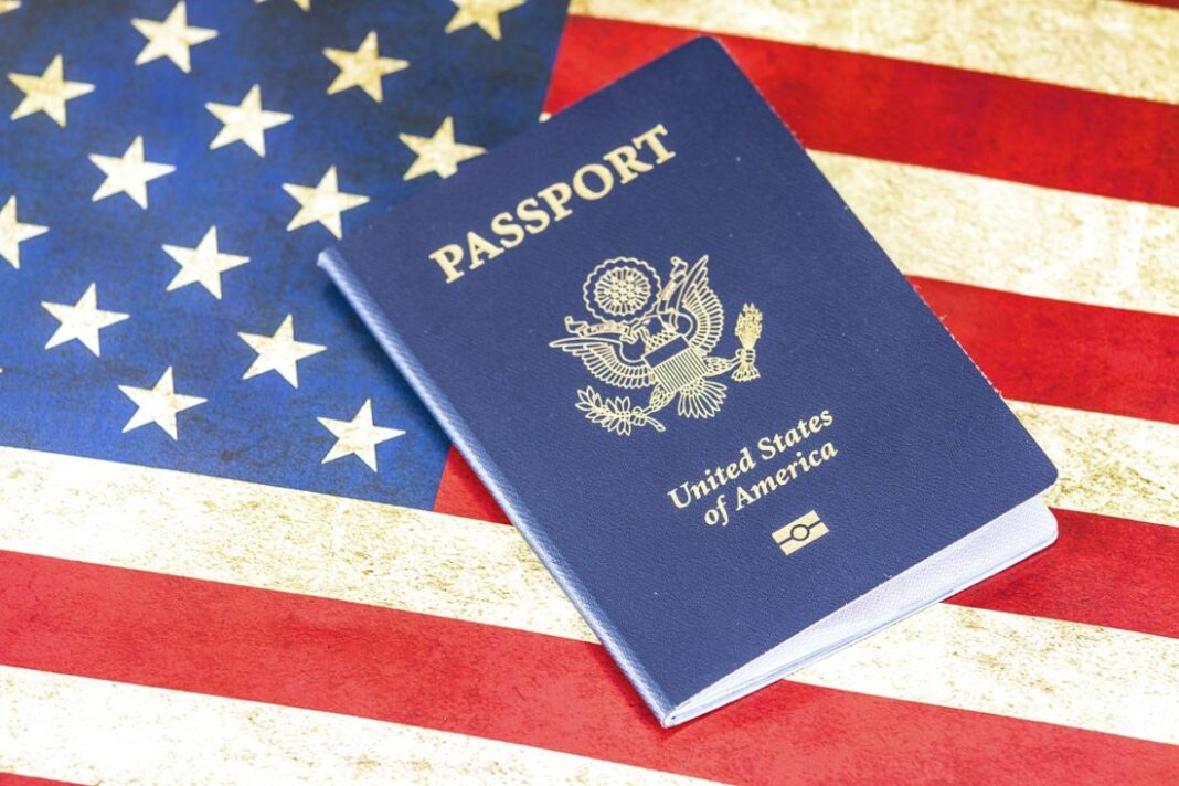 Tot mai mulți americani doresc să plece din Statele Unite și să se stabilească în străinătate / Zeci de mii de cereri pentru pașapoarte irlandeze, record de cereri pentru cetățenie britanică, germană sau austriacă – presă 