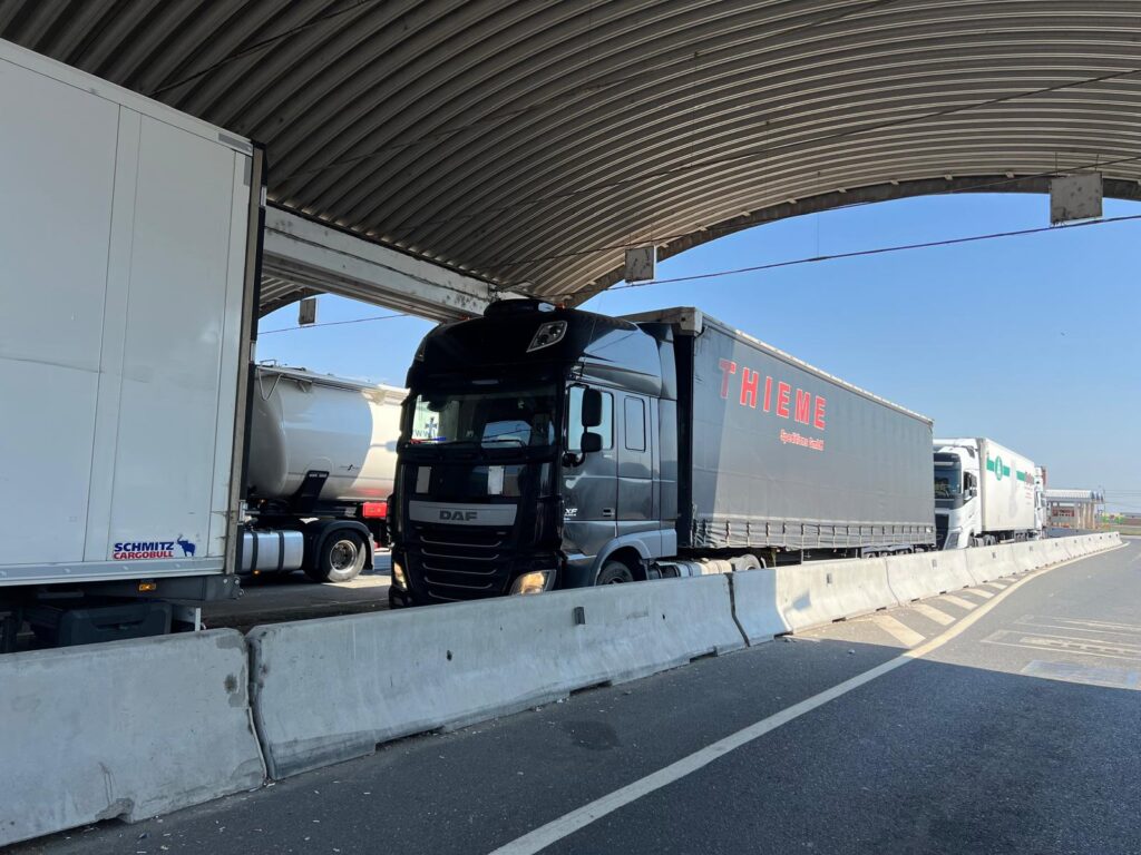 Trafic deviat spre Vama Giurgiu / Se lucrează  la Podul Prieteniei / Rute ocolitoare