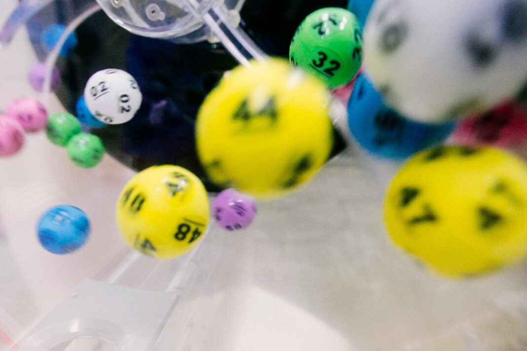 Trageri Speciale Loto de Dragobete / Report la Joker de peste 10,5 milioane de euro