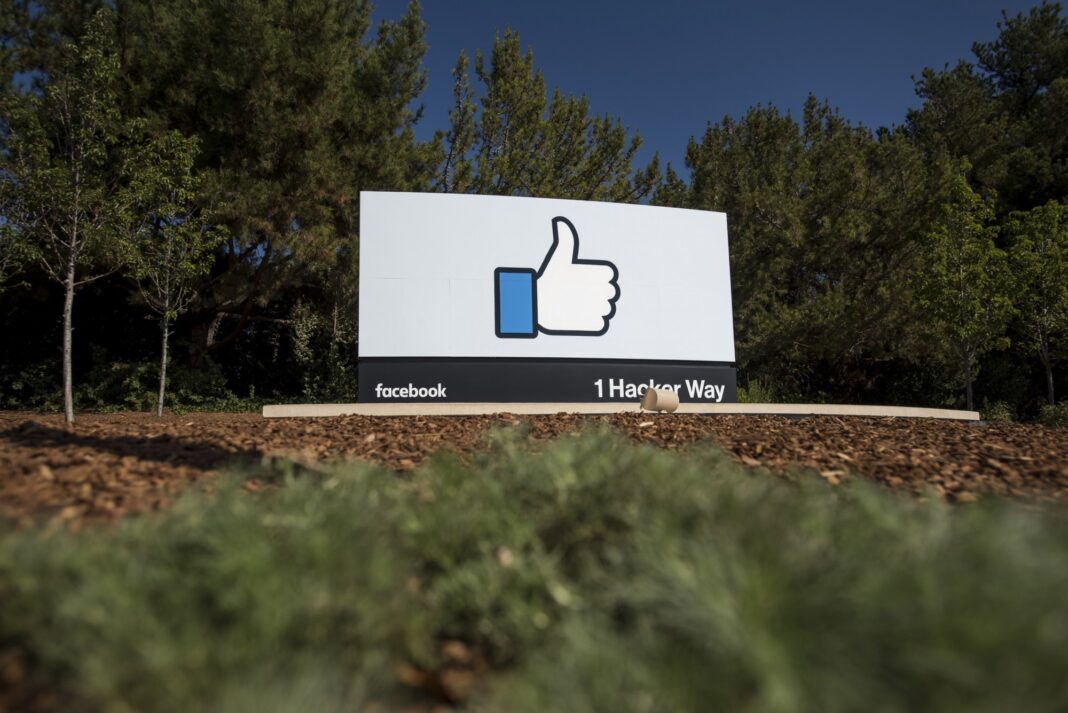 Trei ingineri din Silicon Valley, acuzați că au transmis secrete tehnologice către Iran