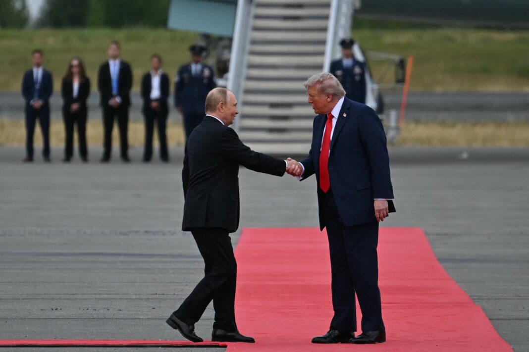 Trump spune că Putin ”vrea să pună capăt războiului” în plin bombardament rus asupra Kievului