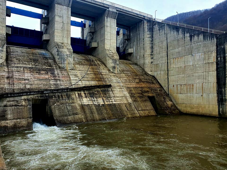 Un baraj din Hunedoara, început înainte de 1990, rămâne fără autorizație de construcție / Curtea de Apel Cluj anulează autorizația emisă 1987 / Lucrările nu mai pot continua
