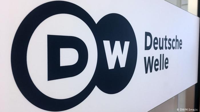 Un corespondent al Deutsche Welle a fost reţinut de poliţie la Ankara sub acuzațiile de „răspândire de informaţii înşelătoare către public”, „insultarea preşedintelui” şi „insultarea naţiunii, statului şi instituţiilor turce”