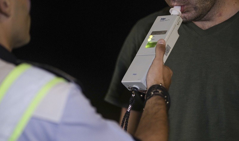 Un nemțean care dădea proba practică pentru permisul auto a fost găsit băut la volan