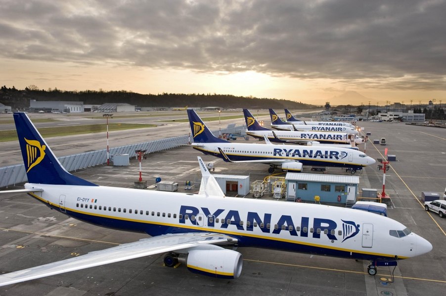 Un pasager Ryanair a fost obligat să plătească 15.000 euro după ce a agresat echipajul și a forțat devierea zborului