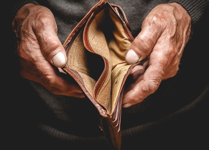 Un pensionar sărac a aflat că avea dreptul la pensie şi a primit 106.000 de euro restanțe și un venit lunar de 1.400 de euro