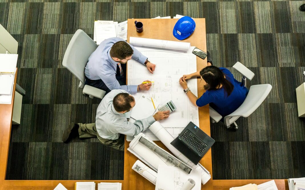 USR Bucureşti: Indemnizaţiile membrilor Consiliului de Administraţie al companiei Eco Igienizare, majorate la 8.500 lei net/lună / Consiliul General al Capitalei a decis plafonarea acestor sume în 2025