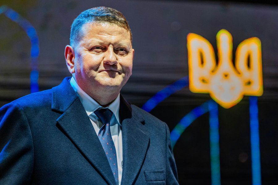 Valeri Zalujnîi rupe tăcerea: Fostul șef al armatei ucrainene vorbește despre un raid controversat al serviciilor secrete la biroul său