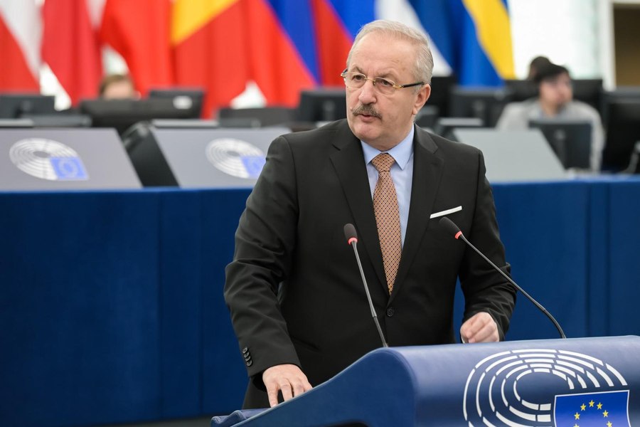 Vasile Dîncu, la Interviurile Adevărul: De la vulnerabilitățile Armatei, la negocierile pentru Serviciile de informații