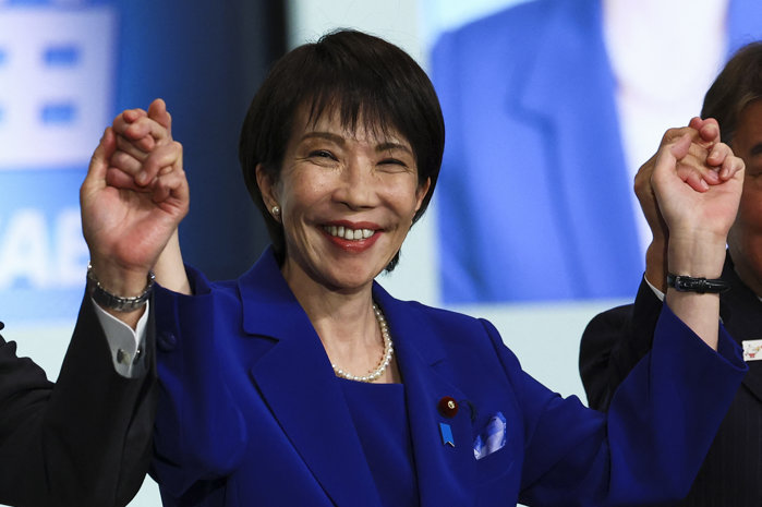 Victorie zdrobitoare a prim-ministrului Sanae Takaichi în alegerile din Japonia. Majoritatea fără precedent obţinută de prima femeie premier din istoria Japoniei va permite guvernului să implementeze măsurile şi reformele abrupte anunţate, prin care promite să facă Japonia puternică şi prosperă. Acţiunile japoneze au urcat la maximuri record.
