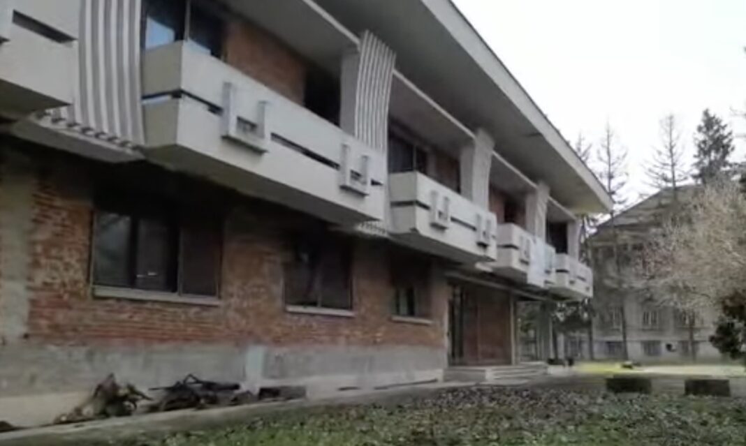 VIDEO Fosta vilă a lui Ceaușescu din centrul Timișoarei revine în administrarea Consiliului Județean Timiș după 20 de ani / ”Vila Internațional” a fost a unei societăți unde Ovidiu Tender avea 55%
