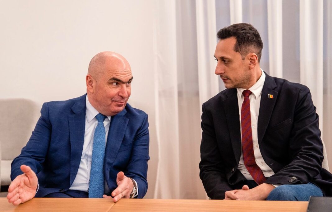 Vlad Gheorghe, consilierul onorific al premierului Bolojan: Dl Grindeanu și-a redus propriile cheltuieli zburând cu avionul Nordis plătit de altcineva / Nu-i mai crede nimeni pe cei de la PSD că pleacă undeva