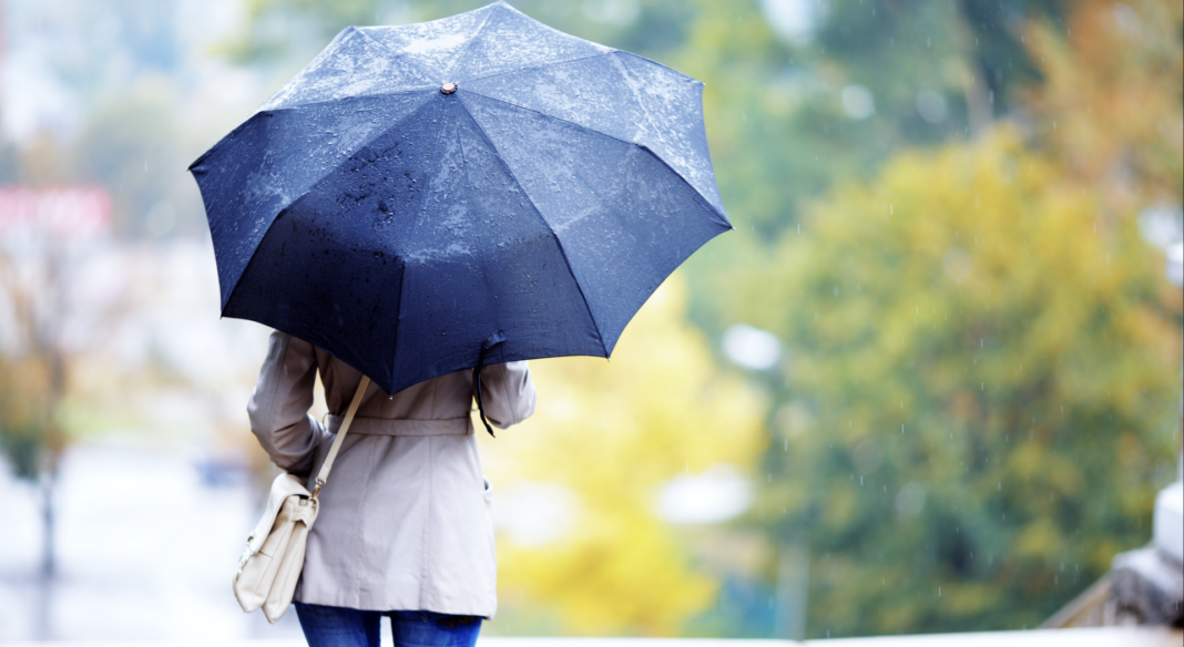 Vreme caldă, ploi şi intensificări ale vântului în Bucureşti în următoarele zile