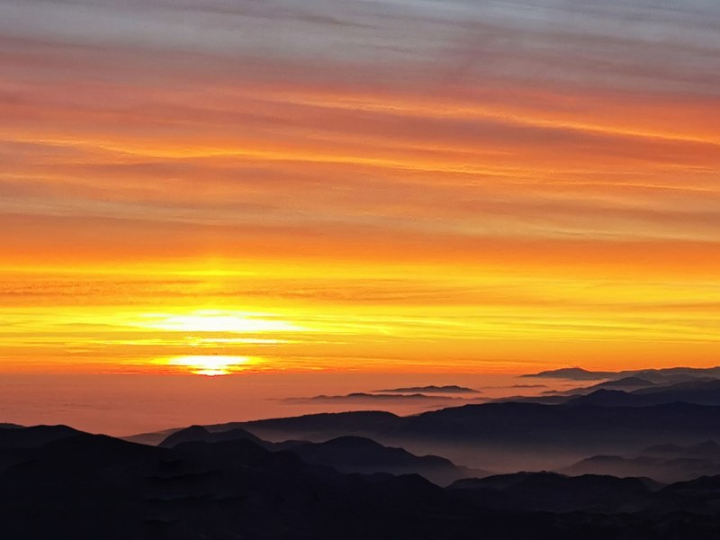 Vremea în weekend. Sâmbătă temperaturi de primăvară, duminică frig și ninsori