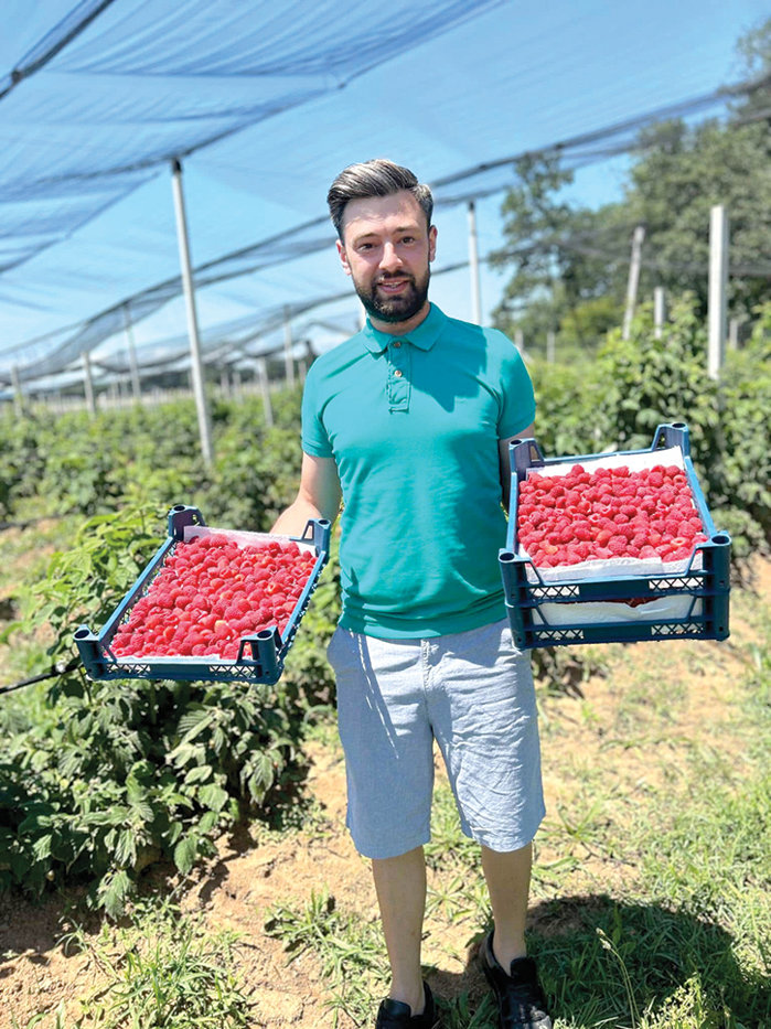 ZF Agropower. Andrei Porei a investit acum 15 ani într-o mică plantaţie de muri, iar acum are un hectar de muri şi cinci hectare de zmeuri. În 2026, a deschis o fabrică de sucuri la Băleşti, judeţul Gorj, făcută cu fonduri europene