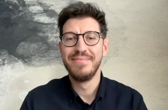 ZF IT Generation. Călin Spiridon, fondator şi CEO al Minglr – aplicaţie de networking pe bază de geolocaţie pentru travel şi oportunităţi de business: Ţinta imediată este de 10.000 de utilizatori, iar cu o finanţare de 70.000 de euro vrem să ajungem la 50.000. Lucrăm şi la dezvoltarea unei soluţii pentru executivi