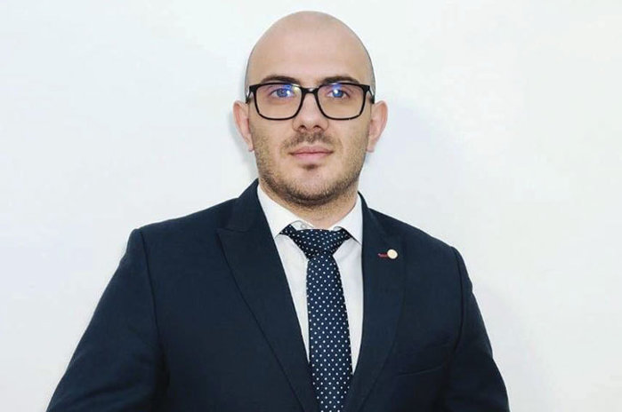 ZF IT Generation. Start-up Pitch. Cătălin Mazilu, LinkToRide - aplicaţie de carpooling cu o componentă socială: Vom lansa o funcţionalitate dedicată companiilor prin care să le poată oferi angajaţilor acces în aplicaţie ca beneficiu extrasalarial. Ţinta noastră este de 10.000 de utilizatori