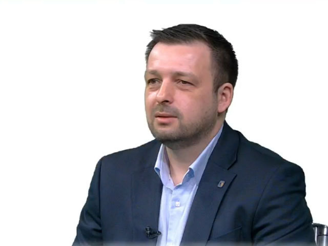 ZF Live. Dan Niculae, CEO, Imobiliare.ro Finance: Acum suntem într-o dinamică inversă, în sensul că preţul apartamentelor a crescut deja, IRCC-ul a fost sus în T4/2025, iar acum este poate un pic de relaxare. Ne uităm şi aşteptăm să se creeze premisele ca BNR să scadă dobânda, pentru că n-a mai făcut-o din 2024