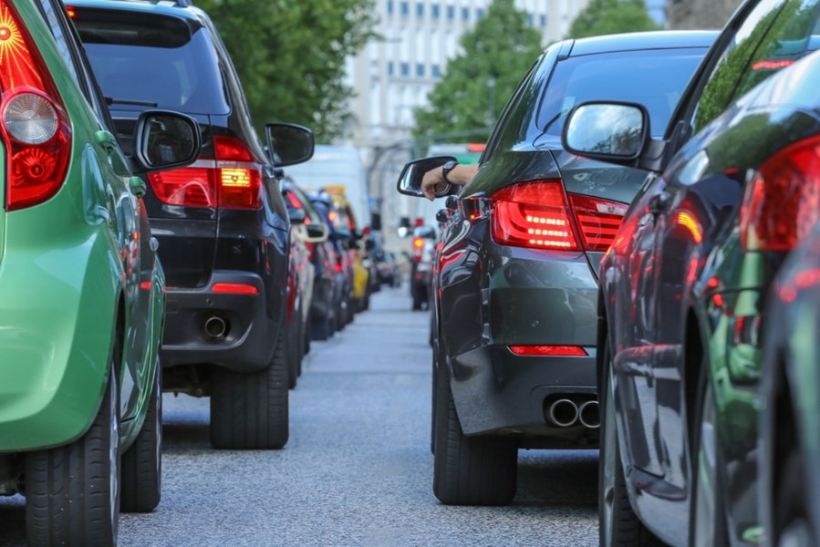 Zgomotul traficului pe timp de noapte ar putea crește colesterolul, arată un nou studiu european