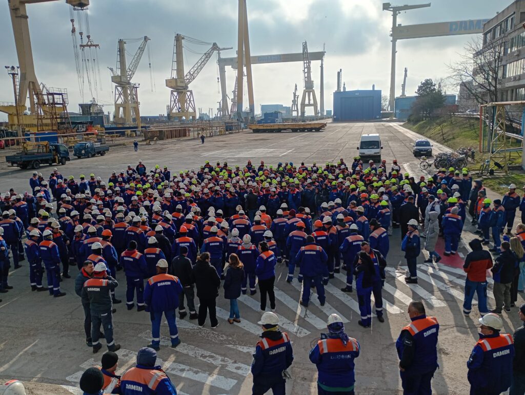 A doua zi de proteste la Şantierul Naval Damen / Salariile angajaţilor nu au fost plătite de peste trei luni