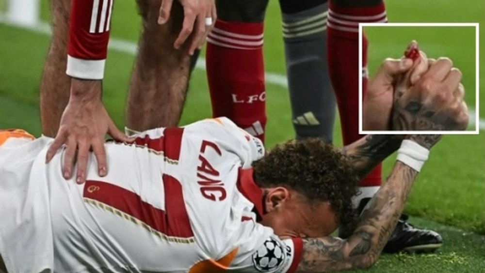 Accidentare oribilă suferită de olandezul Noah Lang la meciul Liverpool - Galatasaray: „Îi lipsește o bucată din vârful degetului mare”