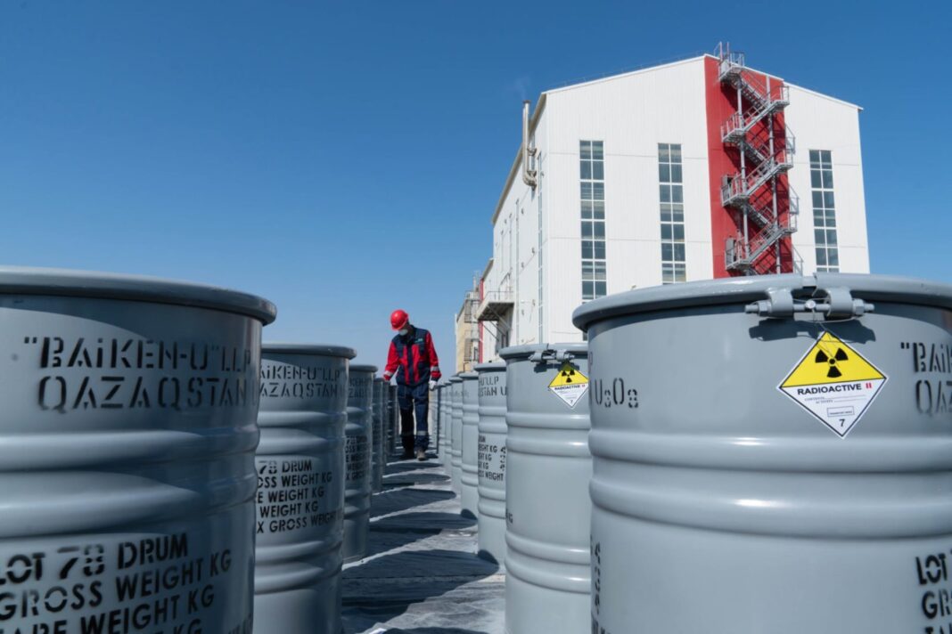 Activişti Greenpeace au blocat în portul francez Dunkerque o navă rusă cu uraniu îmbogăţit pentru centralele nucleare