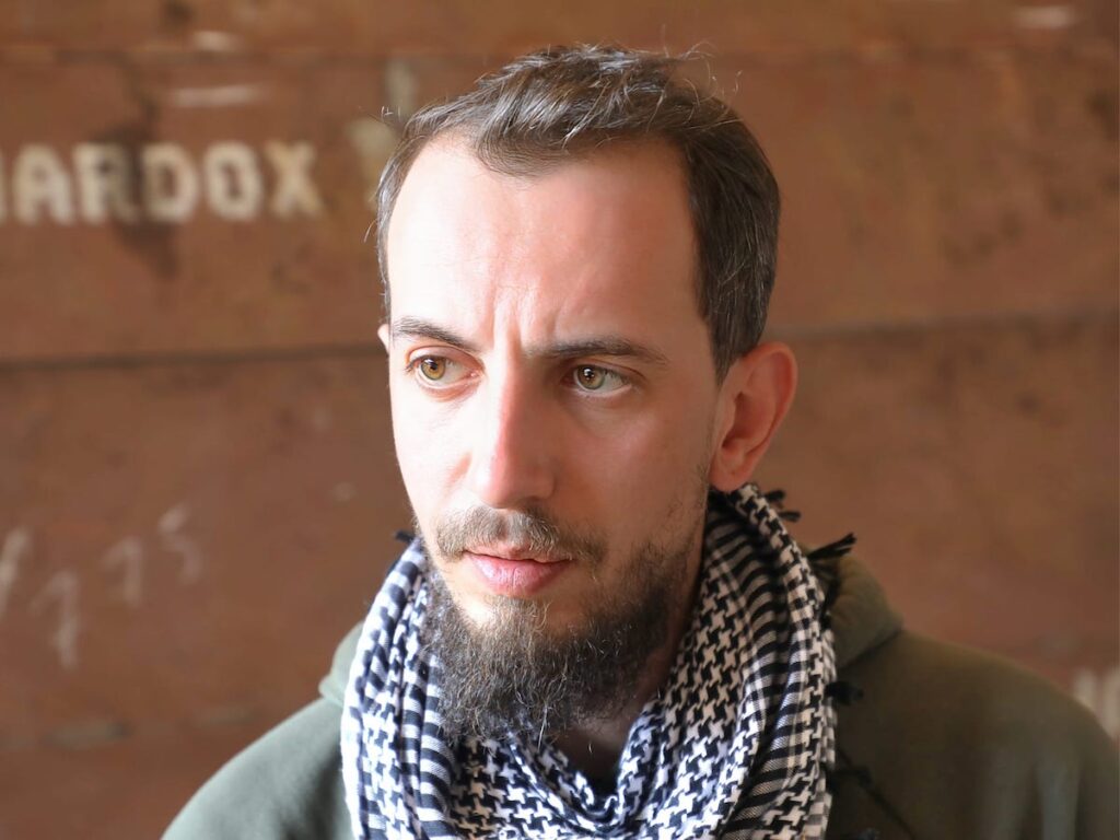 Activistul brașovean Radu Hossu anunță că a câștigat pe fond procesul cu Realitatea Plus și România TV, care l-au numit „terorist” și „mercenar”